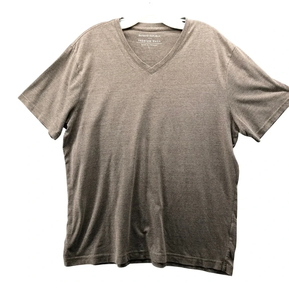 Banana Republic Premium Wash V-Neck T-Shirt Mens L Sanded Khaki Short Sleeve Tee